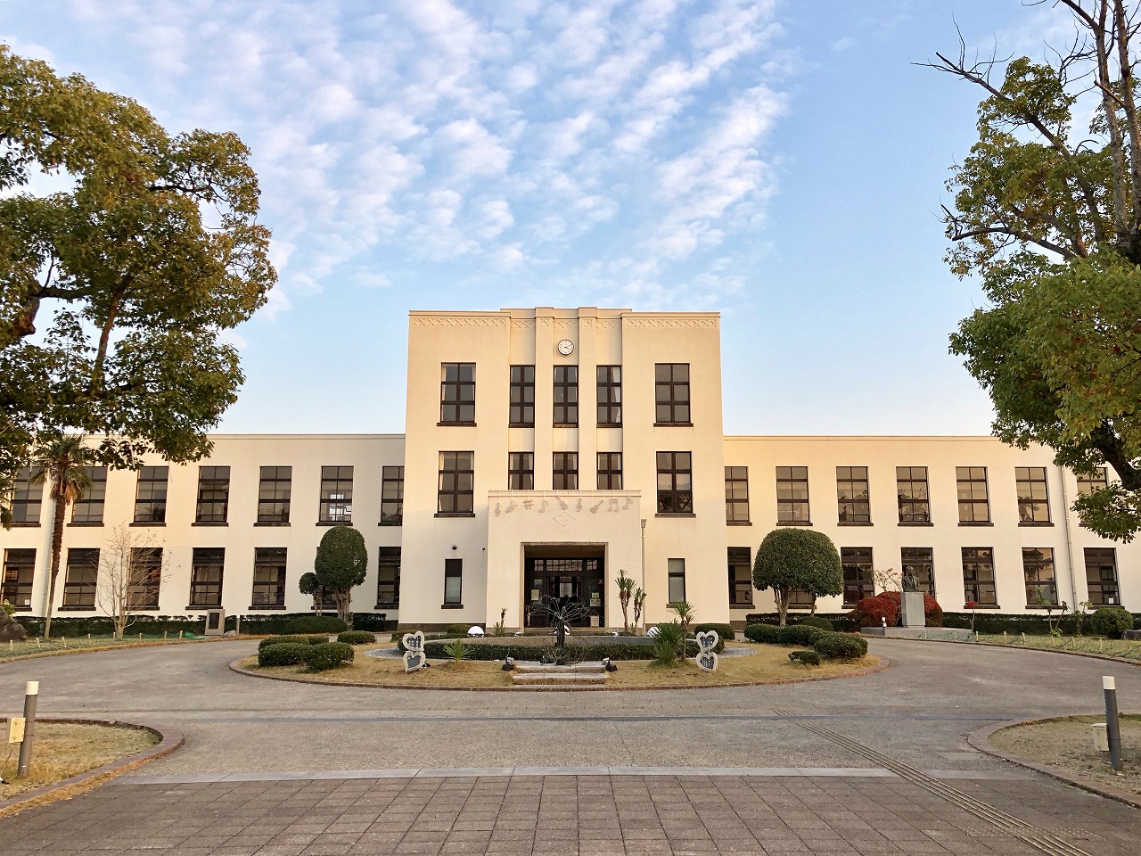 アニメ けいおん の舞台 聖地巡礼 豊郷小学校旧校舎 滋賀 関西 旅行 観光情報なら 関西旅行ナビ かんなび