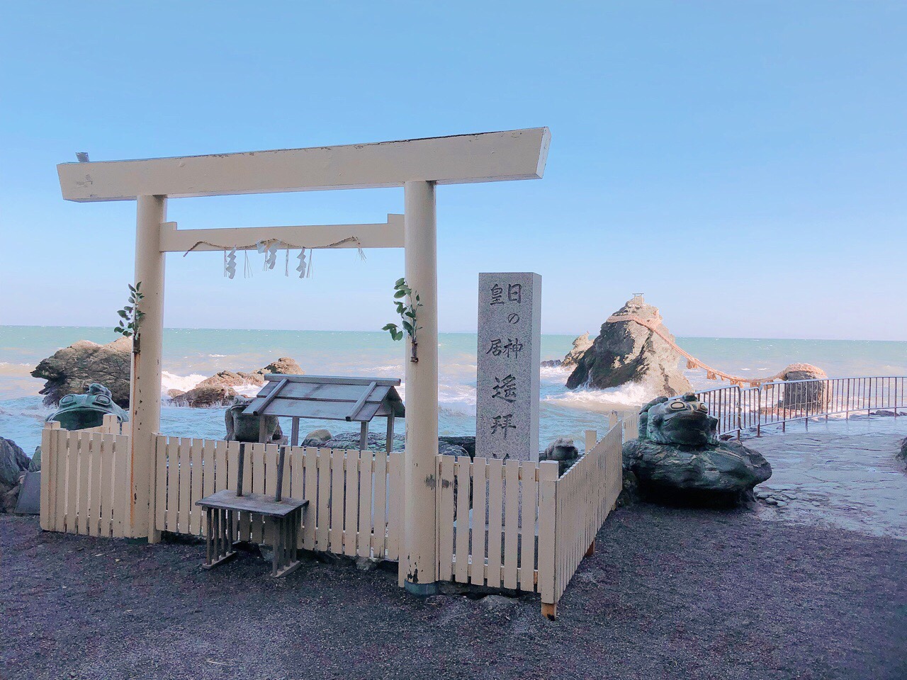 二見興玉神社 海の中にある縁結びの夫婦岩で有名なパワースポット 三重 関西 旅行 観光情報なら 関西旅行ナビ かんなび