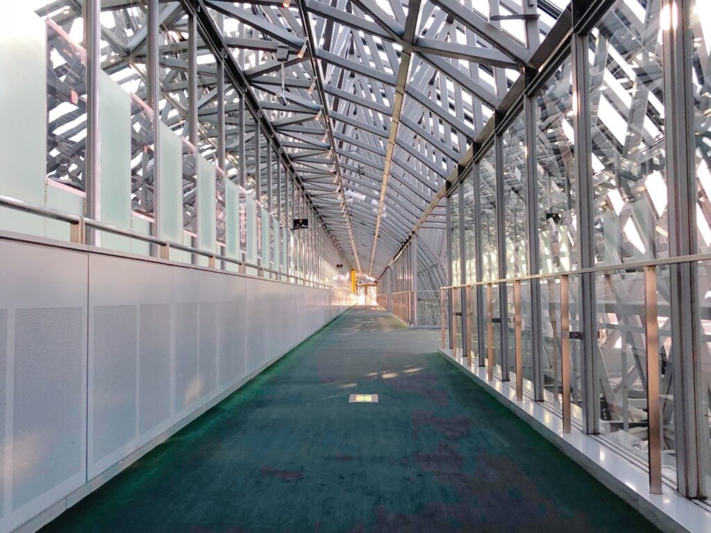 京都駅 広い構内には見どころがいっぱい 京都観光にふさわしい新名所 京都 関西 旅行 観光情報なら 関西旅行ナビ かんなび